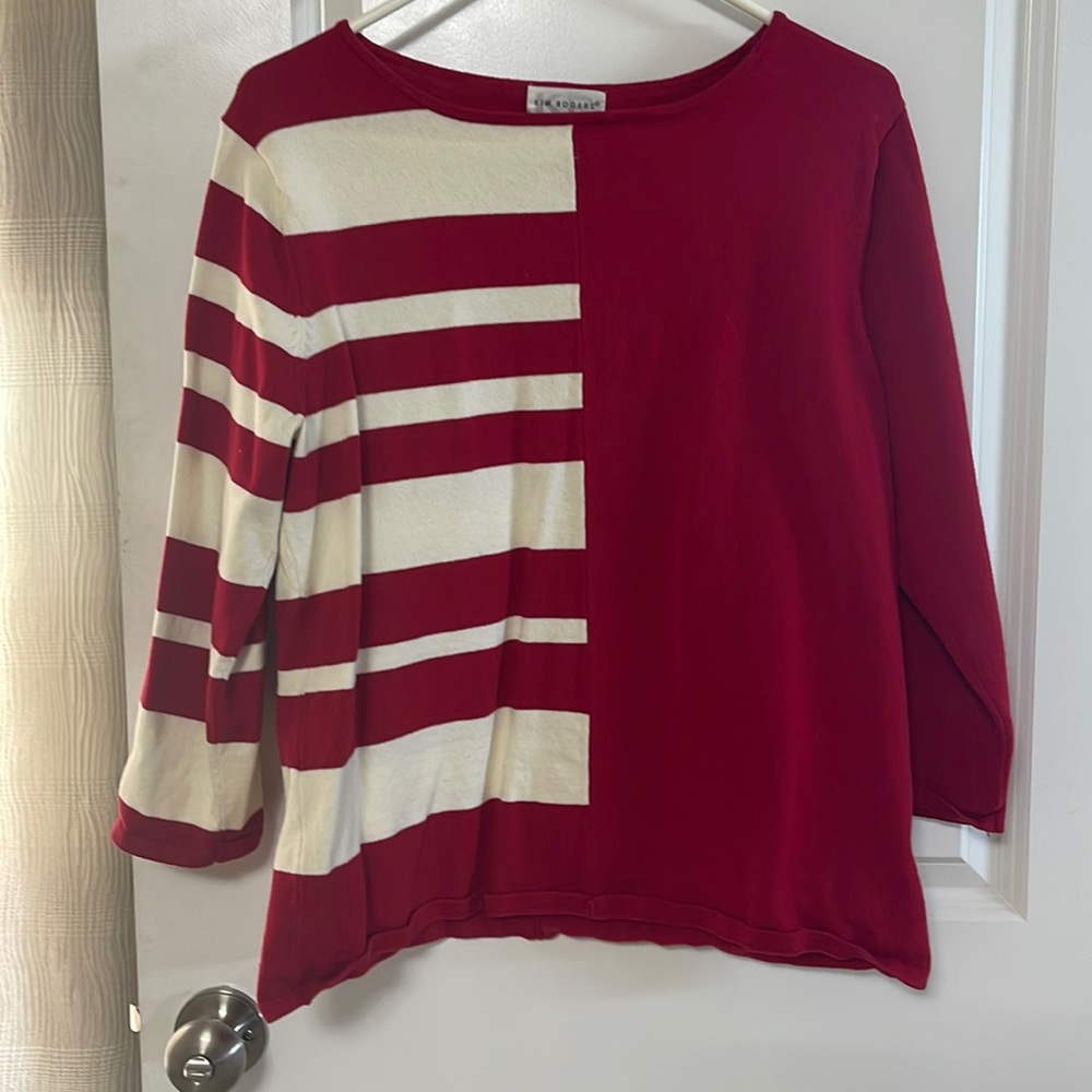 Red and white 3/4 sleeve sweater